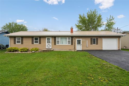 903 E 12th St, Vinton, IA, 52349-2250 | Card Image