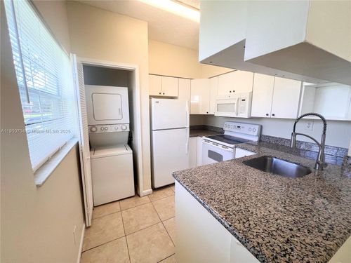i8-731 Cypress Ln, Deerfield Beach, FL, 33064-5072 | Card Image