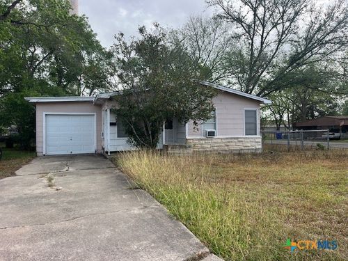 209 Highland Street, Yoakum, TX, 77995 | Card Image