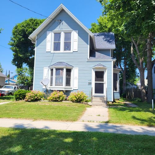 612 Buffalo St, Manitowoc, WI, 54220-6818 | Card Image