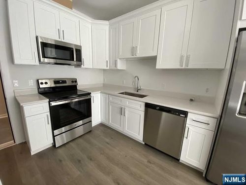 74 Clarendon Pl, Hackensack, NJ, 07601-3629 | Card Image