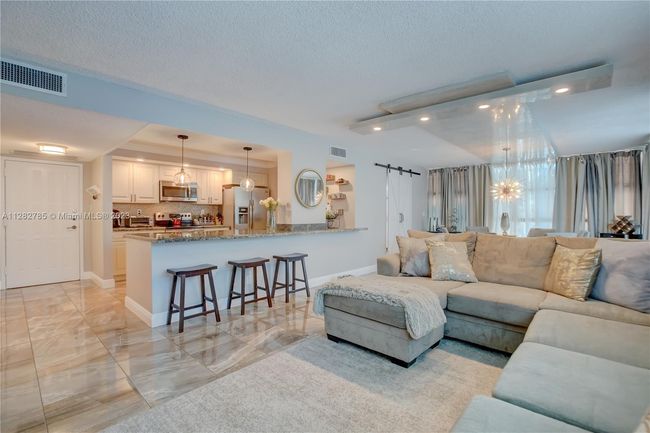 231 - 600 Parkview Dr, Condo with 3 bedrooms, 2 bathrooms and null parking in Hallandale Beach FL | Image 6
