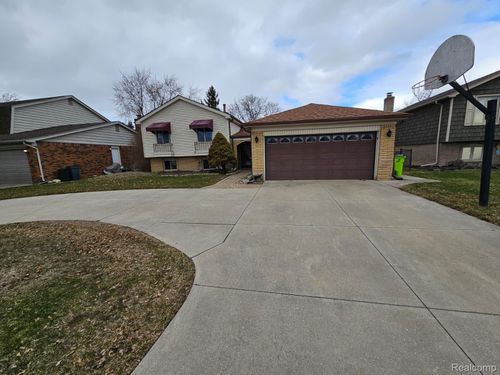 39360 Sunderland Dr, Clinton Twp, MI, 48038-2682 | Card Image