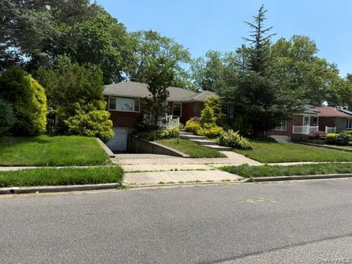 219 Willets Ln, Jericho, NY, 11753-1613 | Card Image