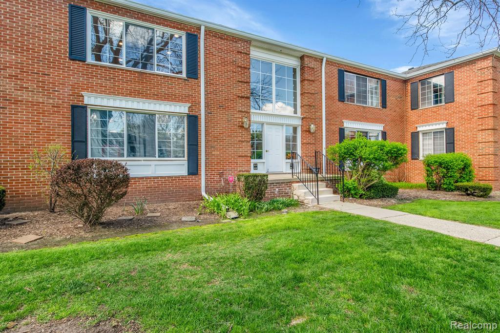 Fox Hills Dr, Bloomfield Hills, MI 48304 #1