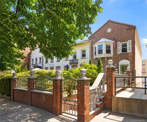 3039 36th St, Astoria, NY, 11103-4704 | Card Image