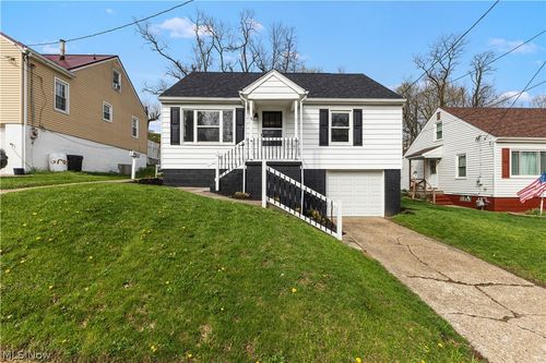 121 Valley Way, Weirton, WV, 26062-3038 | Card Image