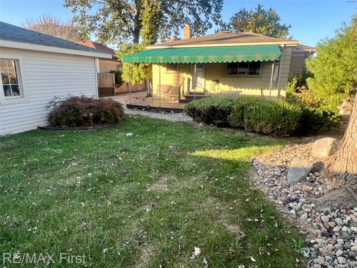 21640 Chalon St, Saint Clair Shores, MI, 48080-2311 | Card Image
