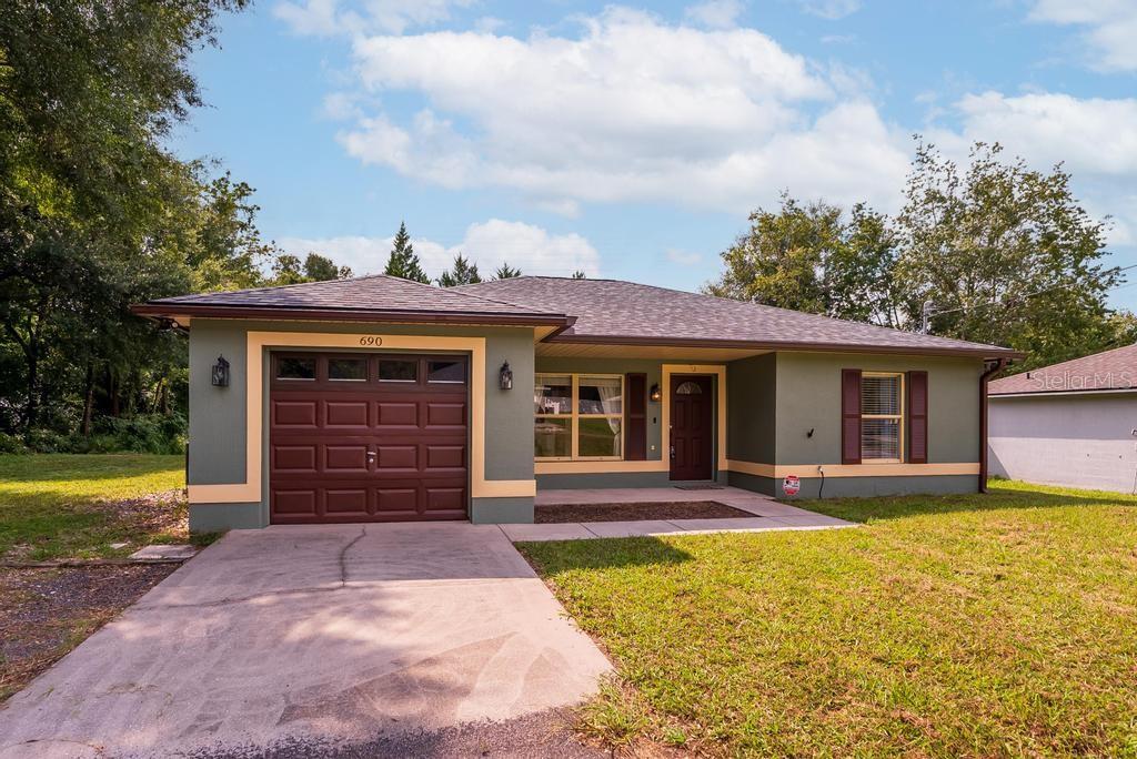 Charles Ave, Orange City, FL 32763