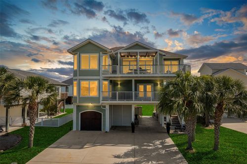 13951 Pirates Beach Blvd, Galveston, TX, 77554-7828 | Card Image