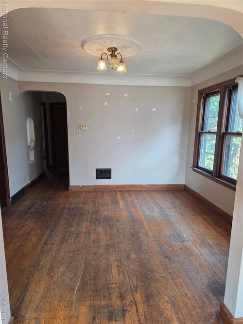 244 Lenox St, Detroit, MI, 48215-3006 | Card Image