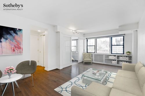 11g-520 E 81st St, New York, NY, 10028-7049 | Card Image