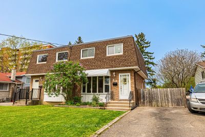 27 Prince Paul Cres, Home with 3 bedrooms, 2 bathrooms and 2 parking in Saint Catharines ON | Image 2