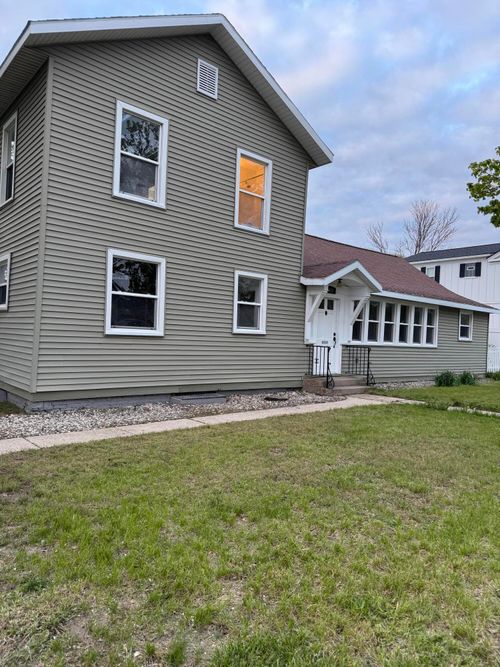 103 E Savidge St, Spring Lake, MI, 49456-1723 | Card Image