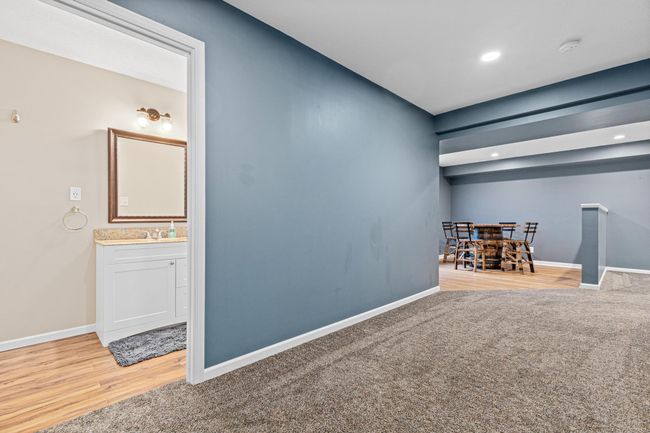 Family room entry & bath | Image 27
