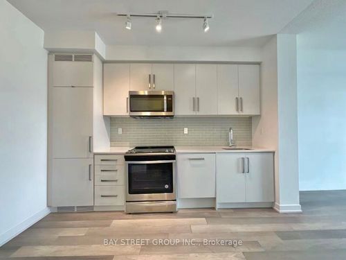 2103-5180 Yonge St, North York, ON, M2N0K5 | Card Image