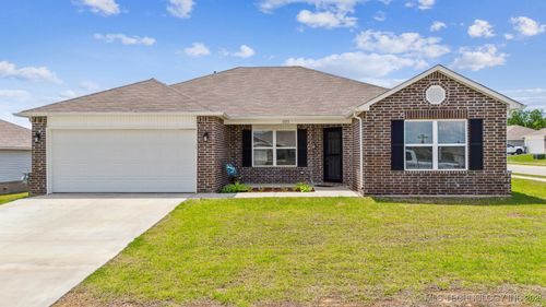 1111 W Cheyenne Lane, Claremore, OK, 74019 | Card Image