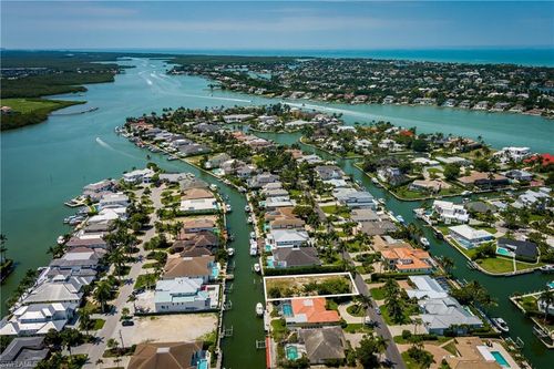 2165 Tarpon Rd, NAPLES, FL, 34102-1563 | Card Image