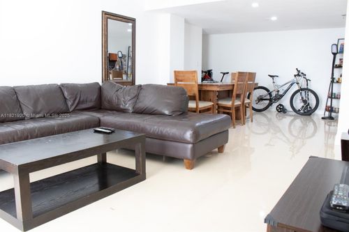 apt-310-1621 Collins Ave, Miami Beach, FL, 33139-3140 | Card Image