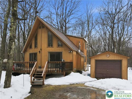 8 Running Bear Ln, ALBRIGHTSVILLE, PA, 18210-3665 | Card Image