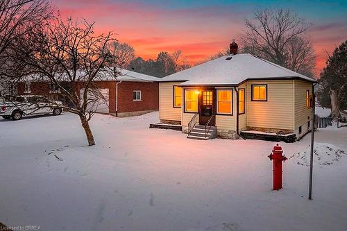 626 13th Ave, Hanover, ON, N4N2X1 | Card Image
