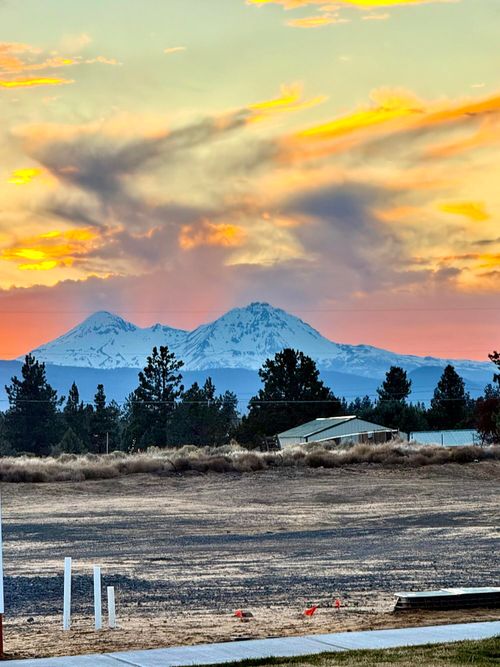 3843 Ne Oakside Loop, Bend, OR, 97701-5916 | Card Image