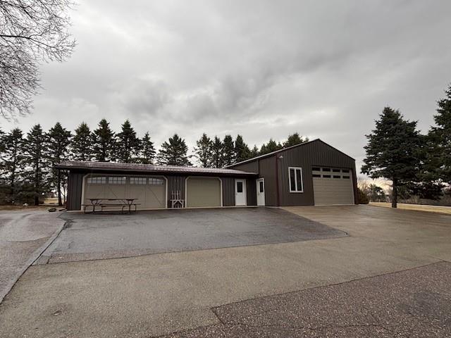 21 North St, Markesan, WI 53946