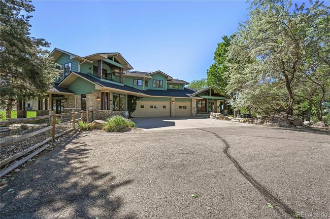 Attached 3 car garage | Image 41
