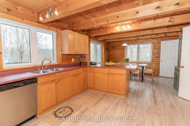 5331 Hwy 124 Highway, House other with 5 bedrooms, 4 bathrooms and 8 parking in Magnetawan ON | Image 6