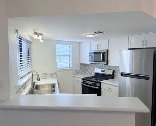 713-2500 Burleson Rd, Austin, TX, 78741-5658 | Card Image