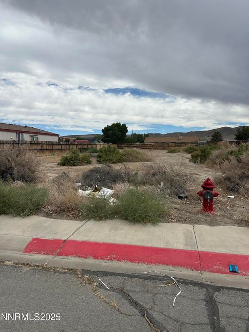 675 Warren Way, Fernley, NV, 89408-9358 | Card Image