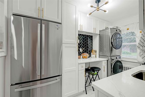 131 234th St, Rosedale, NY, 11422-1311 | Card Image