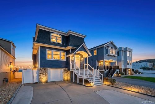 15 Shore Dr, Babylon, NY, 11702-4201 | Card Image