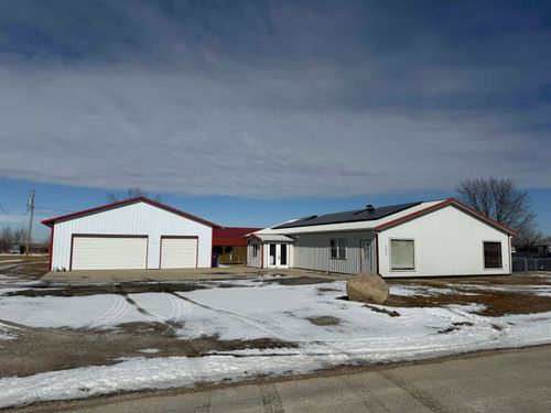 501 Prospect St Ne, Blairstown, IA, 52209-9713 | Card Image