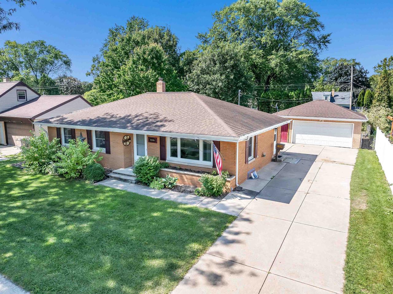 Oneida St, Green Bay, WI 54304