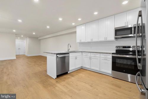 ste-7-30 W Broad St, SOUDERTON, PA, 18964-1566 | Card Image