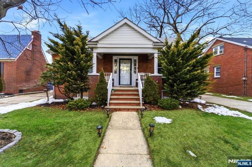 142 Liberty St, Fords, NJ, 08863-2042 | Card Image