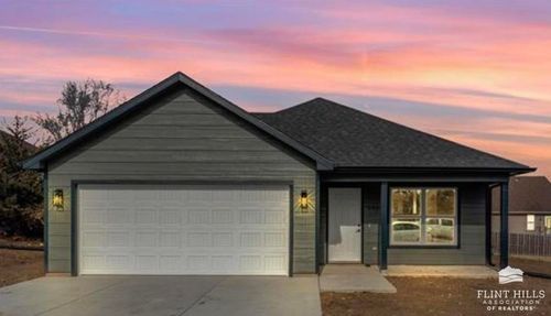 1906 Woodstock Dr, Junction City, KS, 66441-2649 | Card Image