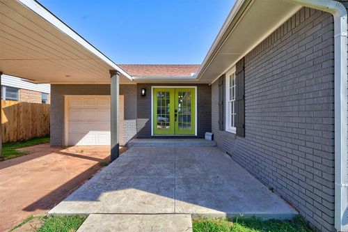 2305 Huntleigh Dr, The Village, OK, 73120-3623 | Card Image