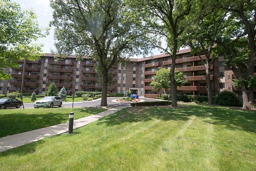 apt-105-120 Lakeview Dr, Bloomingdale, IL, 60108-1140 | Card Image