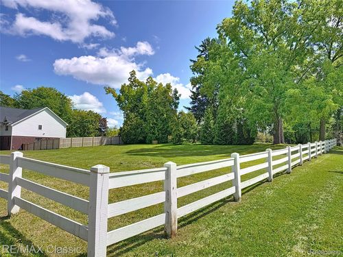 2100 Tuomy Rd, Ann Arbor, MI, 48104-4074 | Card Image