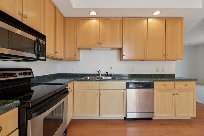 5710 Village Trl, Townhouse with 3 bedrooms, 3 bathrooms and null parking in Mound MN | Image 17