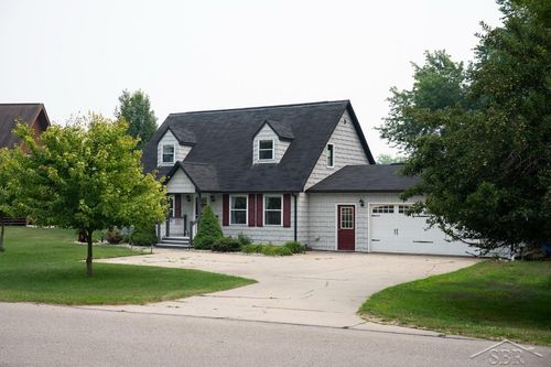 5590 Linksview Way, Gladwin, MI, 48624-8124 | Card Image