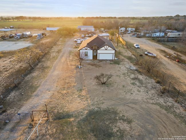 UNIT-2 - 16851 Griffin Rd, House other with 5 bedrooms, 2 bathrooms and null parking in Atascosa TX | Image 6