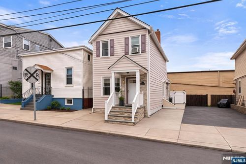 76 Holmes St, Belleville, NJ, 07109-3121 | Card Image