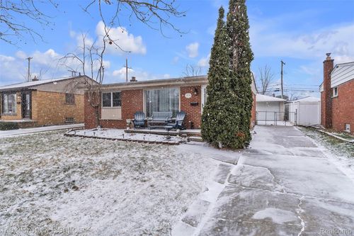 15738 Scott St, Southgate, MI, 48195-1322 | Card Image