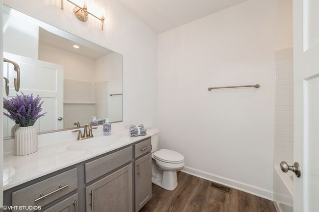 330 W Meister Ave, Condo with 2 bedrooms, 2 bathrooms and 1 parking in Elmhurst IL | Image 13