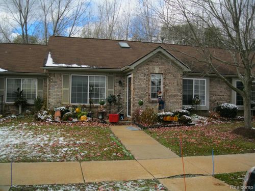 323 Countryside Ct, Highland, MI, 48357-3870 | Card Image