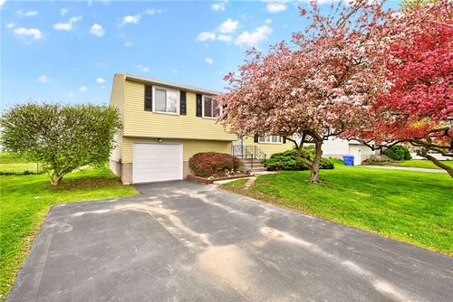 17 Fox Hollow Dr, Hamlin, NY, 14464-9304 | Card Image