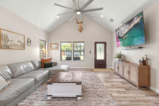 312 Holly Ave, House other with 3 bedrooms, 3 bathrooms and null parking in Luling TX | Image 6